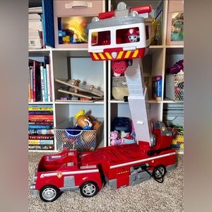 Paw Patrol Ultimate Fire Truck 16752 Flashing Lights Siren 2’ Extendable Ladder